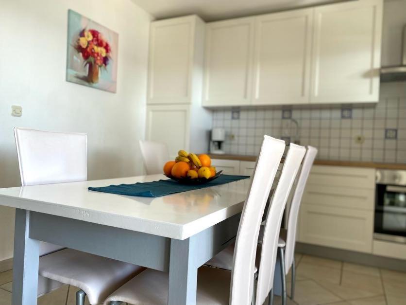 צזריקה Villa Mihaela - Apartment Ika מראה חיצוני תמונה