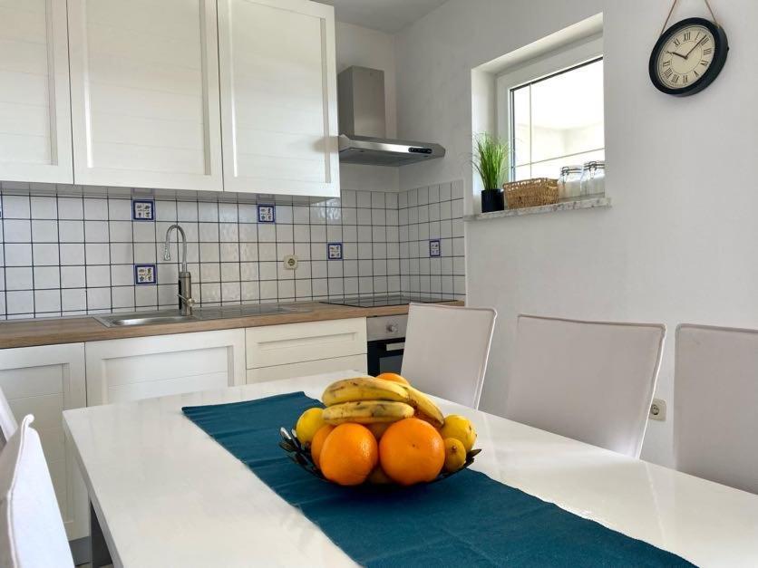 צזריקה Villa Mihaela - Apartment Ika מראה חיצוני תמונה