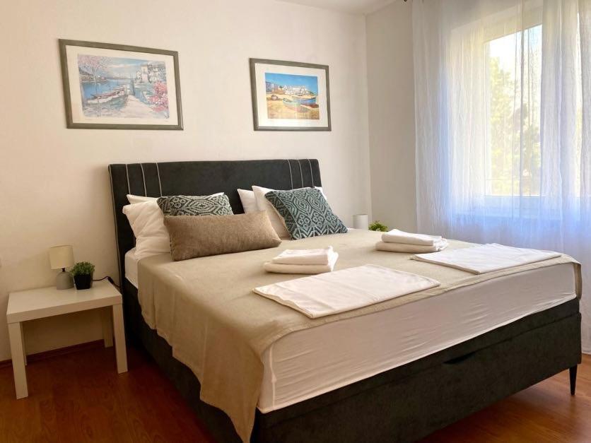 צזריקה Villa Mihaela - Apartment Ika מראה חיצוני תמונה